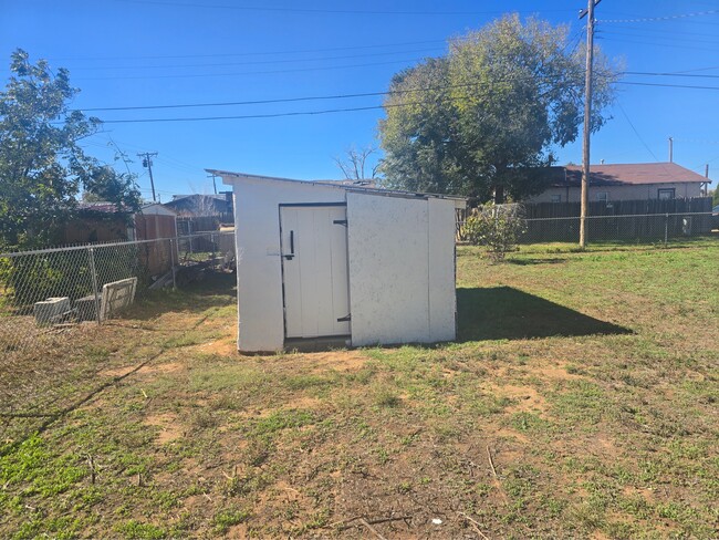 Building Photo - 316 N Walnut St