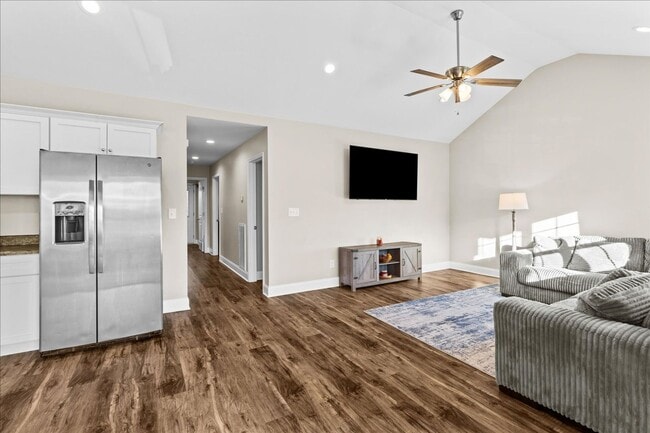 Building Photo - Pristine 3 Bed 2 Bath Home in Dalton