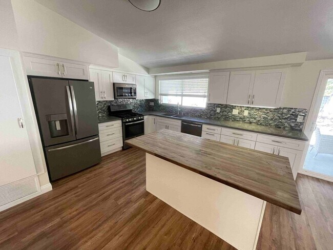 Building Photo - BEAUTIFULLY REMODELED GRANADA HILLS HOME!