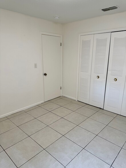 Bedroom 2 - 914 La Salle Ave