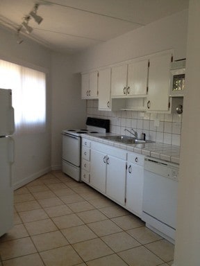 Building Photo - Elmcrest Apartments