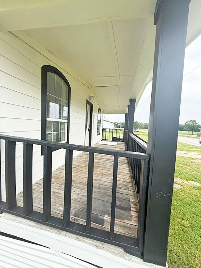 Building Photo - Nice 3 Bdrm 1 Bath Home in Gunter Texas