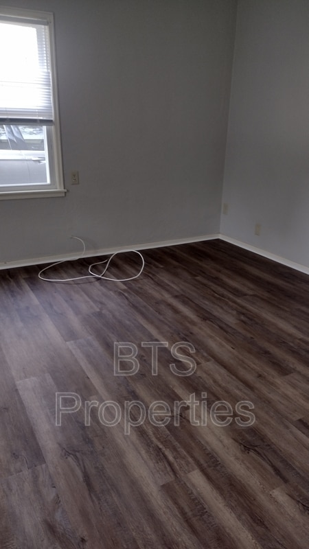 Building Photo - 717 E Gift Ave