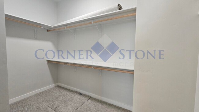 Building Photo - Like New Home With Community Pool!