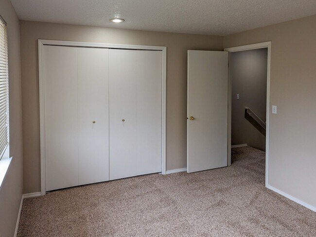 Building Photo - 5124 Skyline Village Loop S