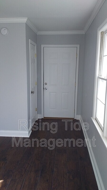 Building Photo - 948 Hickory Dr