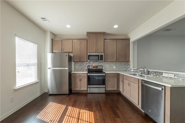 Building Photo - 915 Society Cir