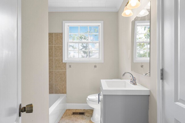 Building Photo - 204 Booth Rd