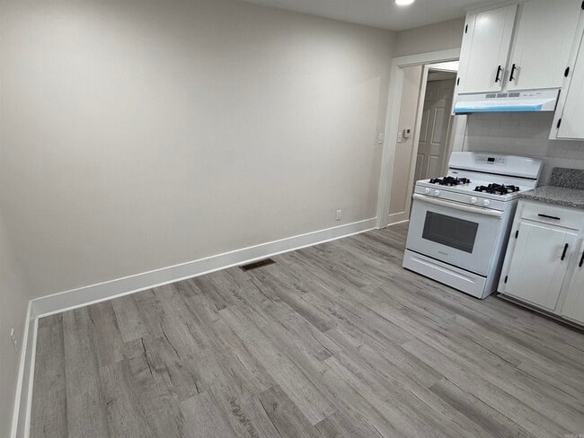 Building Photo - 809 Palmer Ave