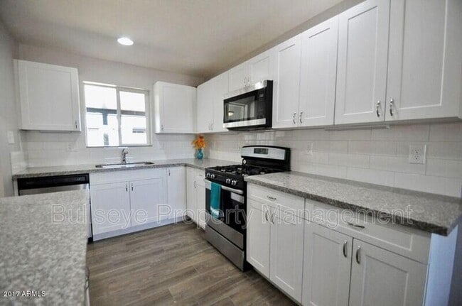 Building Photo - 3920 E Yale St