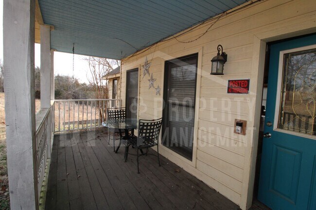 Building Photo - 4-bedroom, 3.5-bath home in Kirbyville, MO.