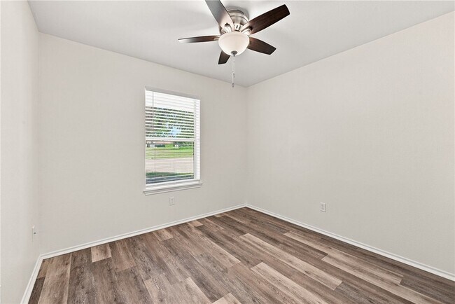 Building Photo - 4330 Spring Garden Dr