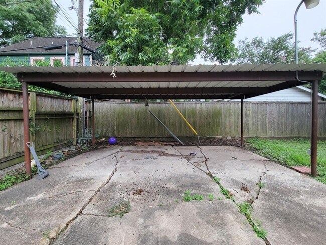 Building Photo - 2249 Branard St