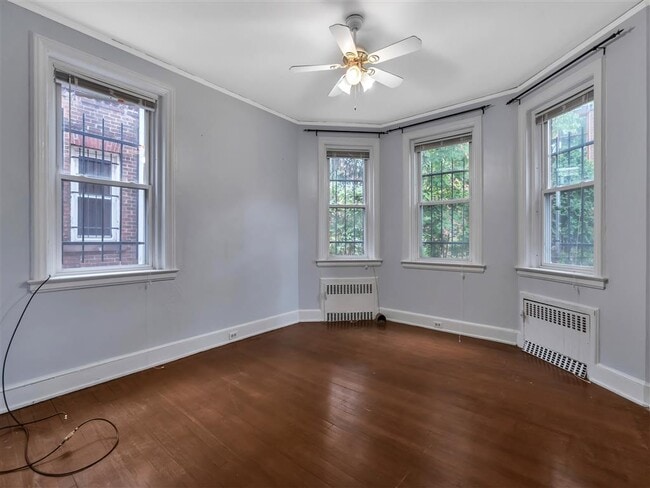 Building Photo - 25 Lynwood Place, #5, #9, 12