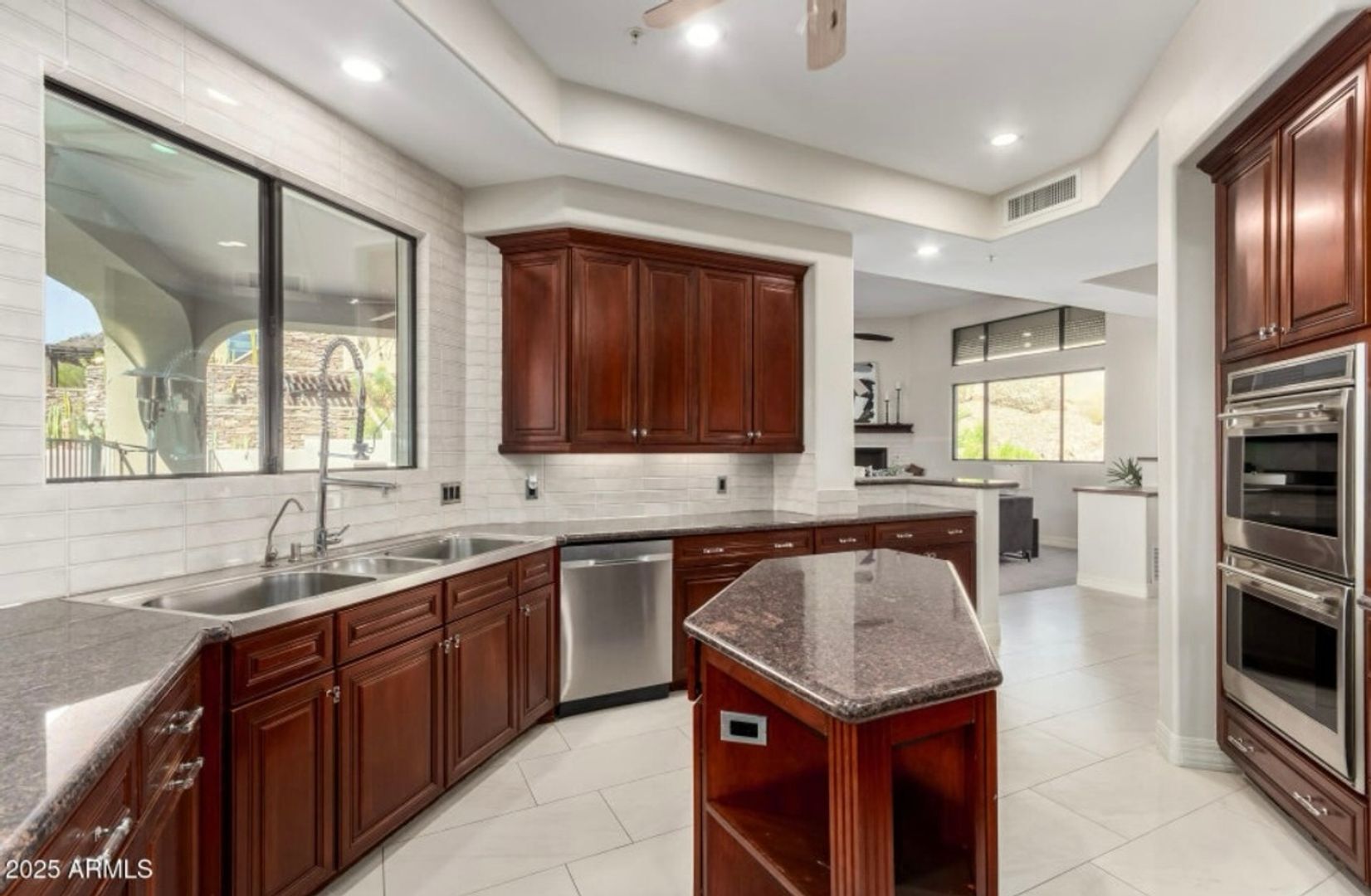 Building Photo - 8614 N 17th Pl