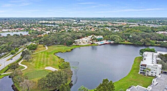 Building Photo - 9420 Poinciana Pl