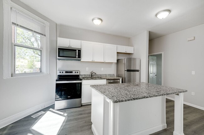 Building Photo - 2902 Barton Ave