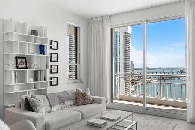 Building Photo - 888 Brickell Key Dr