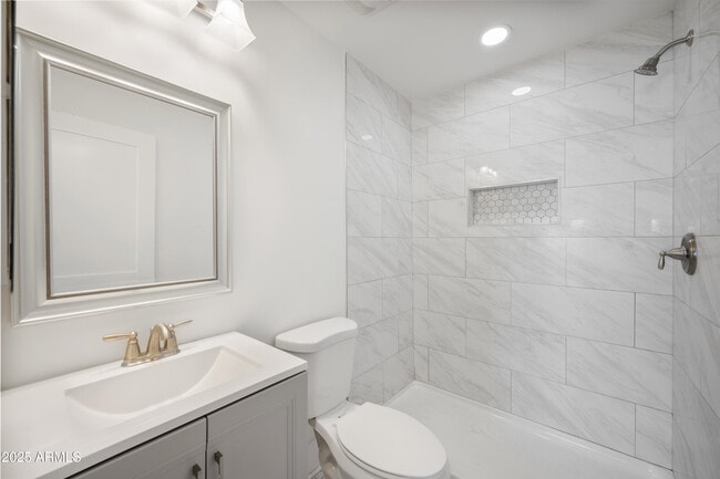 Building Photo - 4352 E Santa Rosa Pl