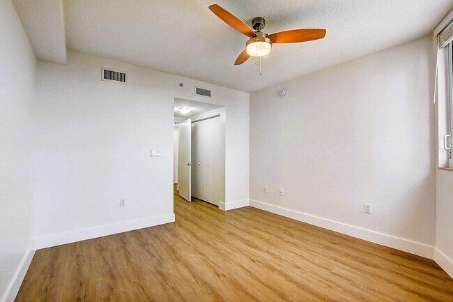 Building Photo - 1551 N Flagler Dr