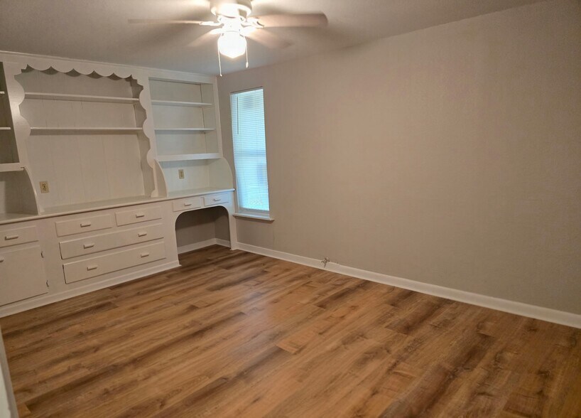 Building Photo - 2307 Elm Ave