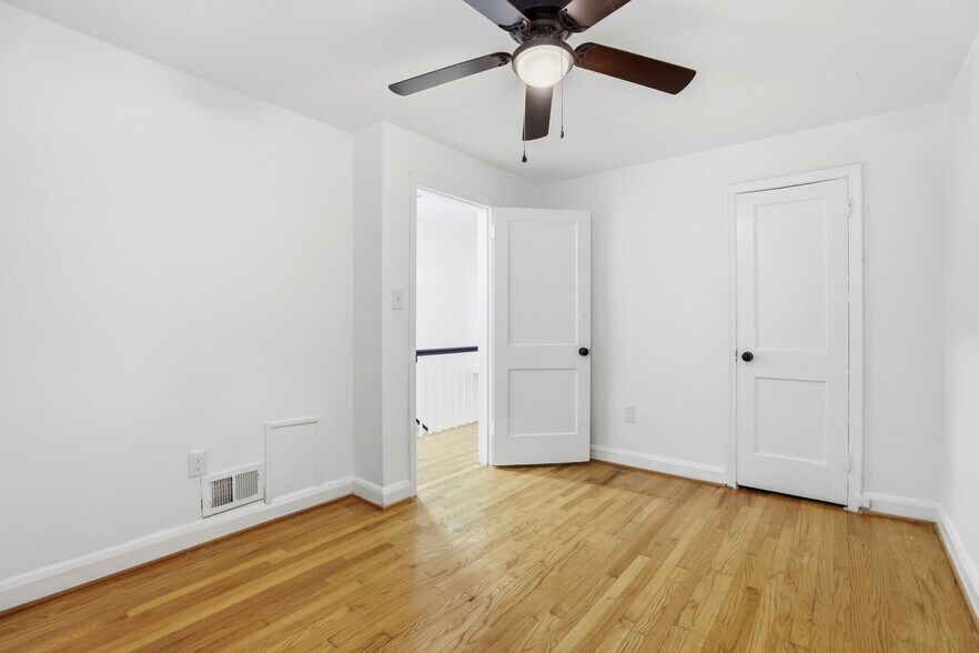 Building Photo - 318 Grovethorn Rd