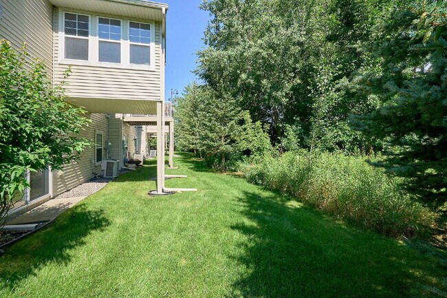 Building Photo - Spacious 4-Bedroom, 4 Bathroom Plymouth Townhouse with Cozy Fireplace - 2510 Sq Ft of Comfort!