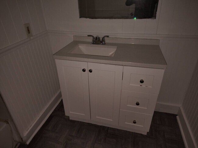 Building Photo - Spacious & Affordable Home In Lima!