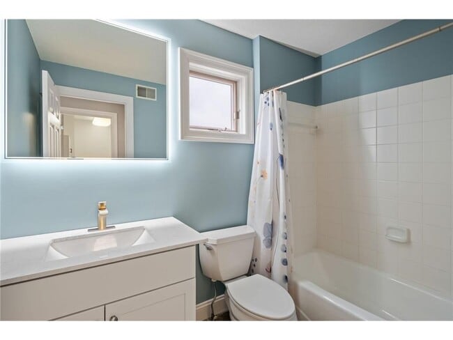 Building Photo - 517 River St