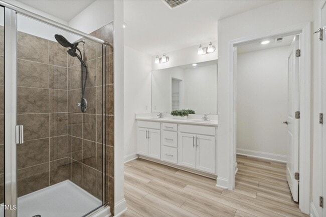 Building Photo - 130 Silent Brk Trl