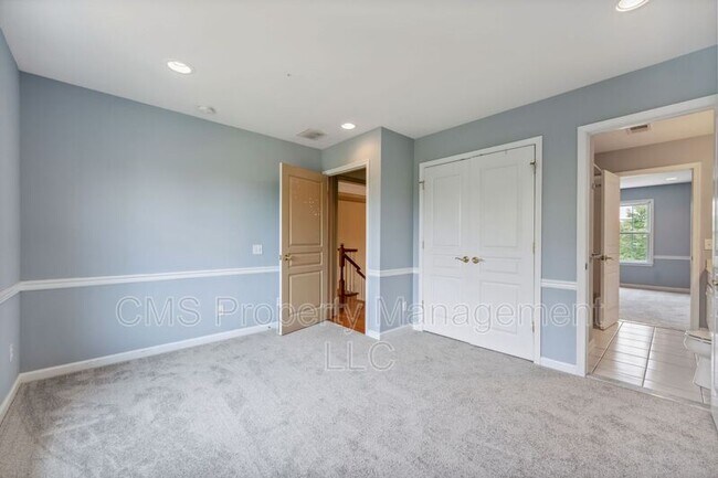 Building Photo - 44 Equestrian Way