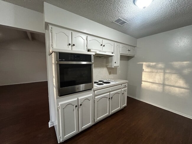 Building Photo - 2716 Sibley Dr