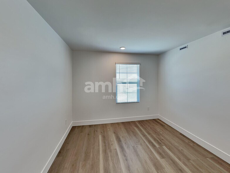 Building Photo - 9596 Harkes Dr