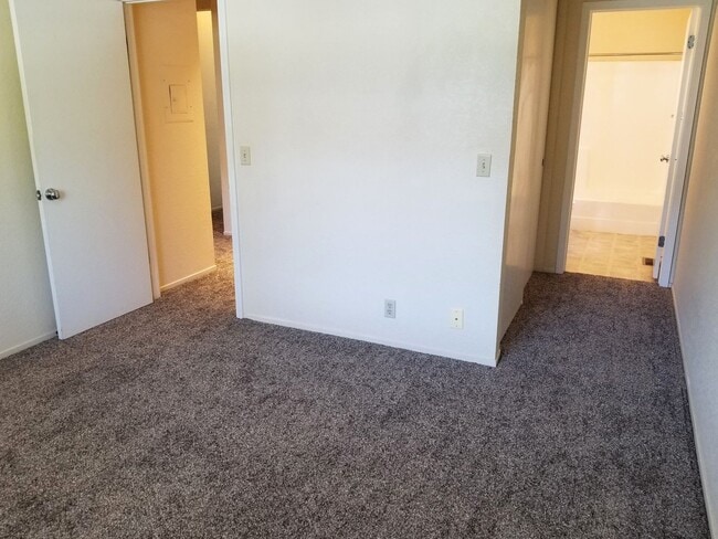 Building Photo - Two Bedroom Condo w/Loft  Sinsheimer Neighborhood