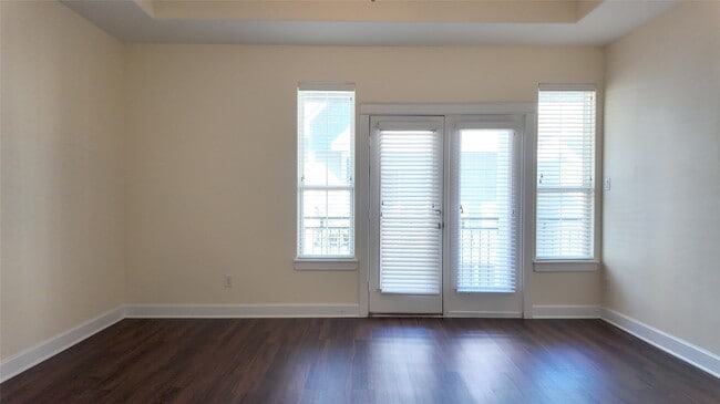 Building Photo - 902 W 20th St