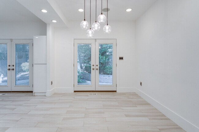 Building Photo - 4611 Charleston Terrace NW