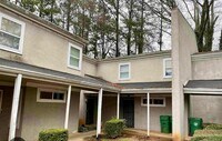 Building Photo - Freshly renovated 3 bedroom condo in Decatur