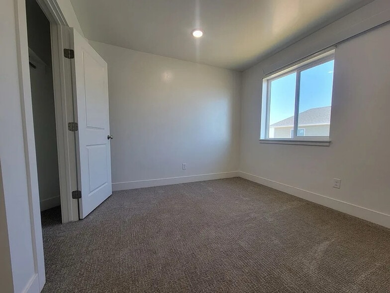 Building Photo - 5963 N Freedom Rd