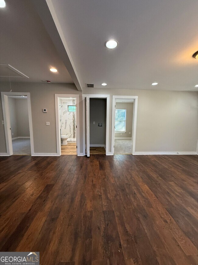 Building Photo - 221 Sheppard Pl