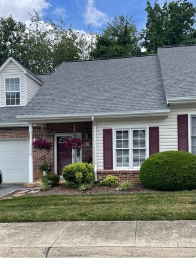 Exterior - 33 Cherokee Ridge Ct