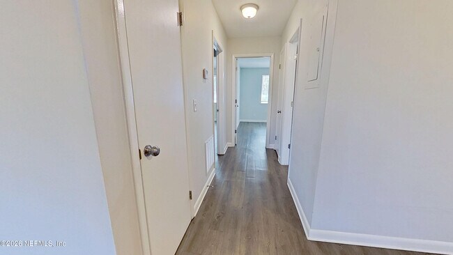 Building Photo - 2216 Spring Park Rd