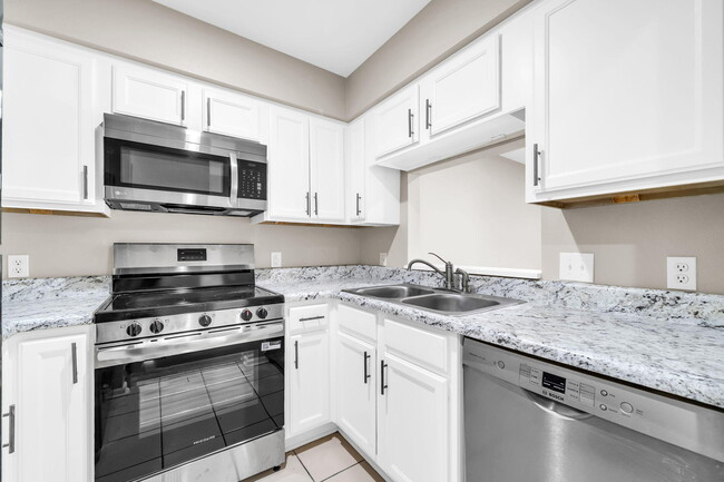 Building Photo - 200 White St