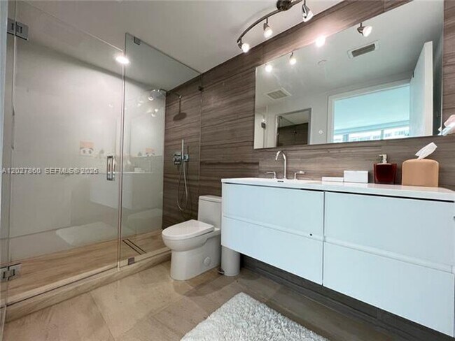 Building Photo - 1331 Brickell Bay Dr
