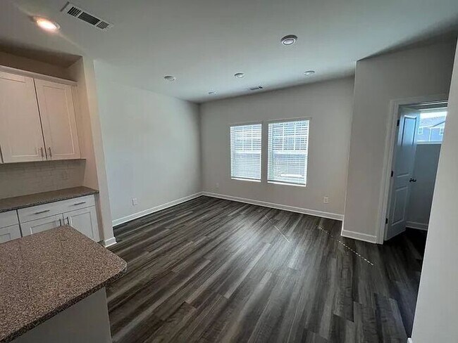 Building Photo - 2027 tear lane