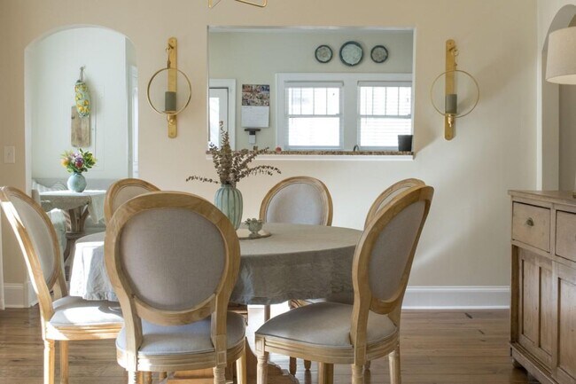 Building Photo - 801 Durant Pl NE