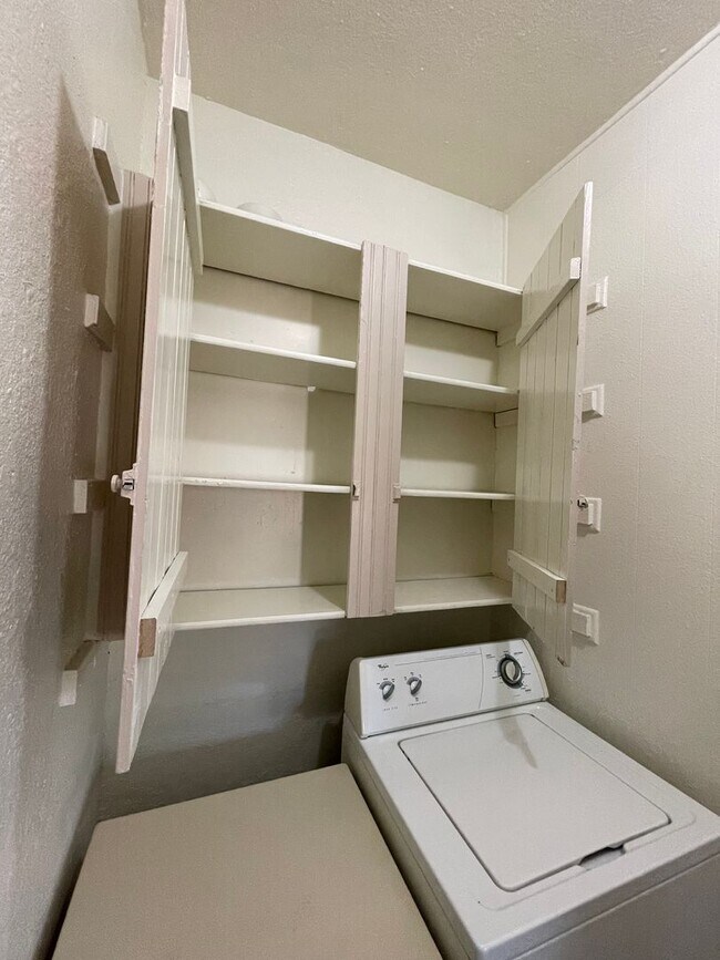 Building Photo - 207 Midway Ave