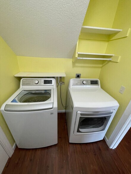 Building Photo - 2727 Stonecrop Road