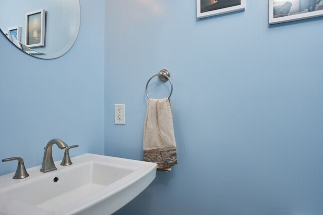 Building Photo - Petworth Stunner with Garage