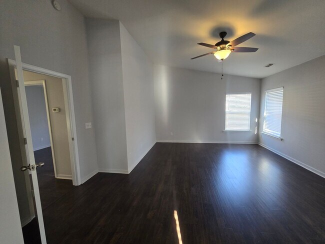 Building Photo - Beautiful 3 Bed 3 Bath Home in Amberly – Prime Triangle Location!