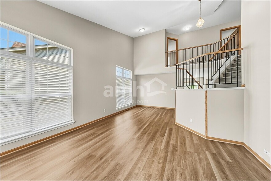 Building Photo - 14233 S Hillsdale Ct